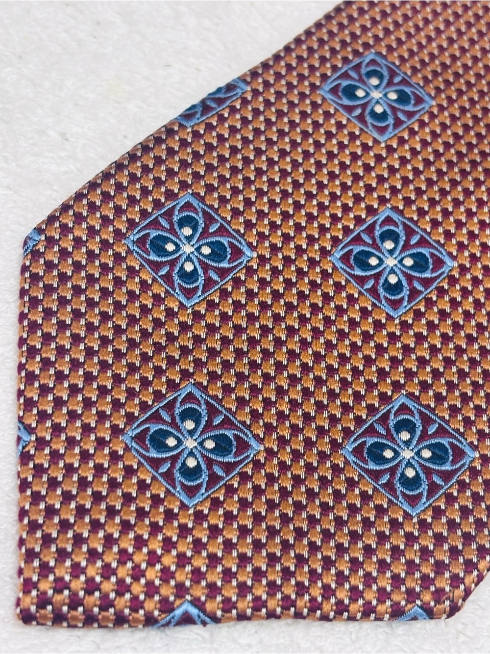 Brand New Tie By JoS A. Bank (Signature Collection) - Tie Is 3 1/2 Inches Wide